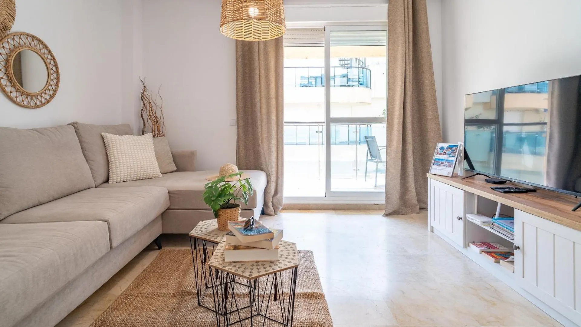 1St Line Of The Beach, La Rada Beach! Ac,Wifi,Terrace, Private Parking Estepona 0*,  Spanyolország